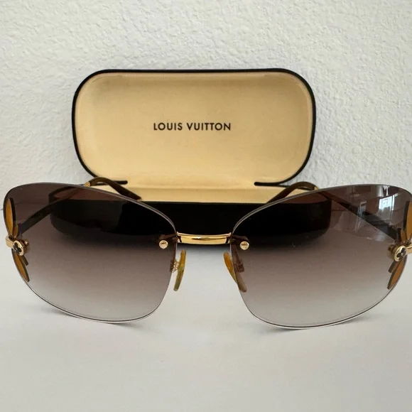 Louis Vuitton Sexy Sunglasses - Picture 1 of 15